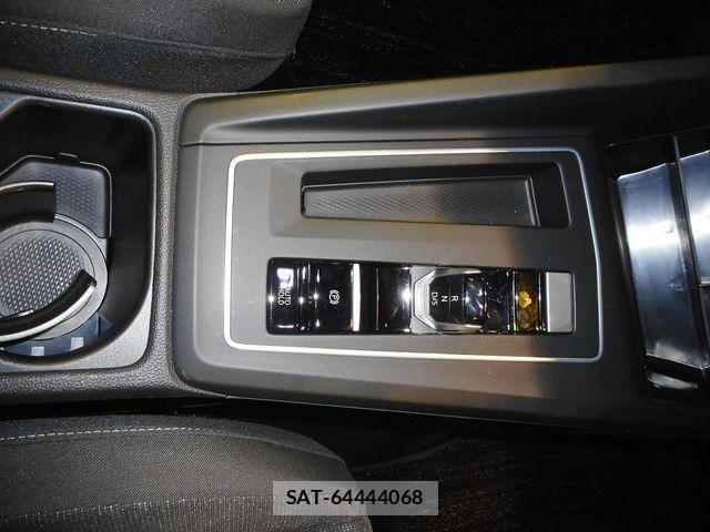 VolksWagen GOLF 2021-11 8884604-17