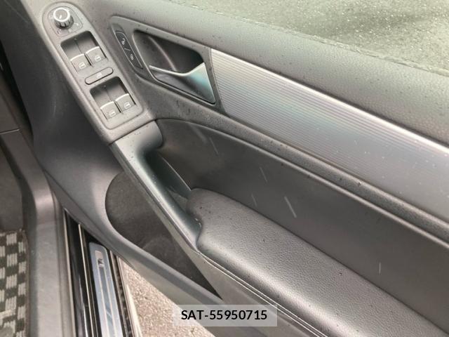 VolksWagen GOLF 2010-12 7563081-13