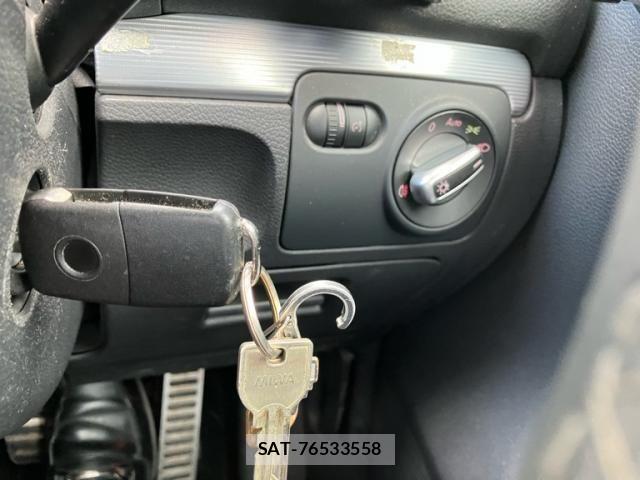 VolksWagen GOLF 2011-06 8039162-21
