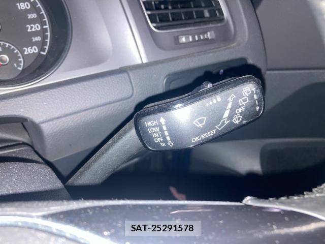 VolksWagen GOLF 2016-06 6915342-11