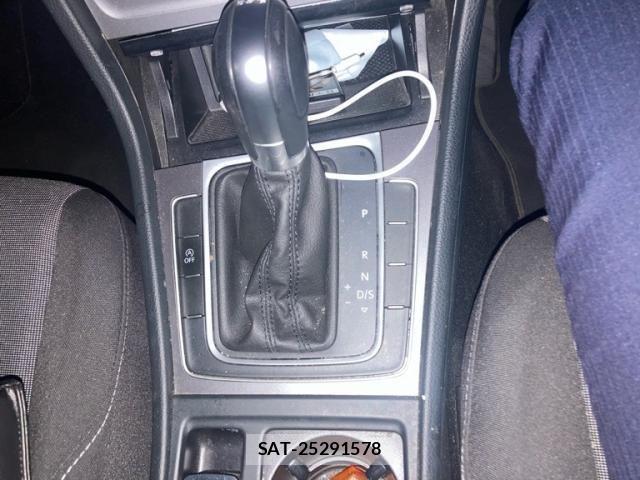 VolksWagen GOLF 2016-06 6915342-14