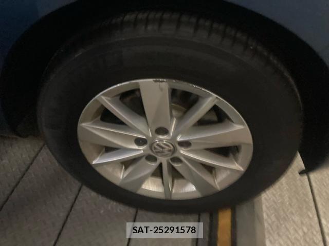 VolksWagen GOLF 2016-06 6915342-6