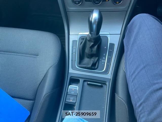 VolksWagen GOLF 2015-09 7227092-17