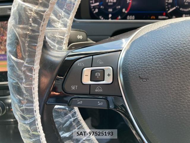 VolksWagen GOLF 2018-10 7458823-23