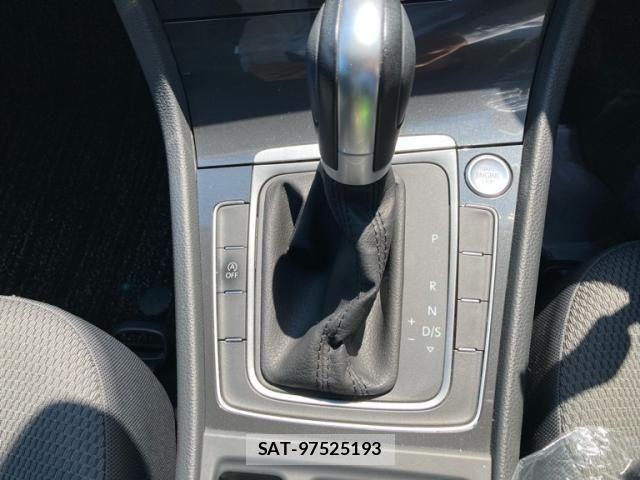 VolksWagen GOLF 2018-10 7458823-28