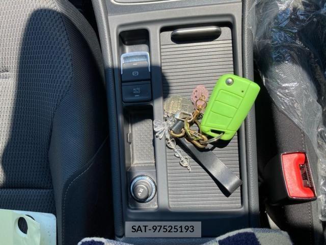 VolksWagen GOLF 2018-10 7458823-29