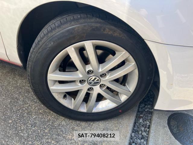 VolksWagen GOLF 2012-08 7563082-9