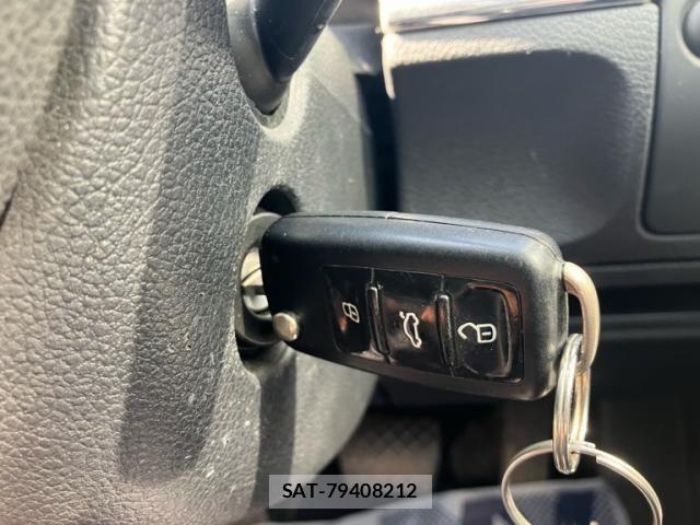 VolksWagen GOLF 2012-08 7563082-19