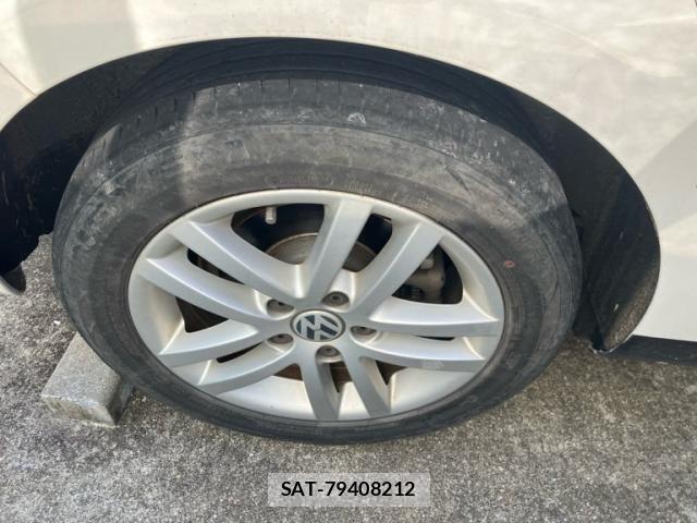 VolksWagen GOLF 2012-08 7563082-6