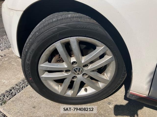 VolksWagen GOLF 2012-08 7563082-8