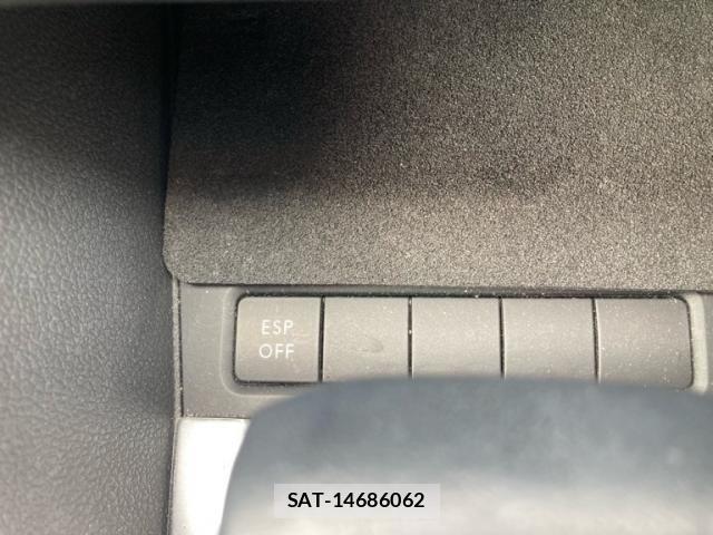 VolksWagen GOLF 2009-06 7563083-19