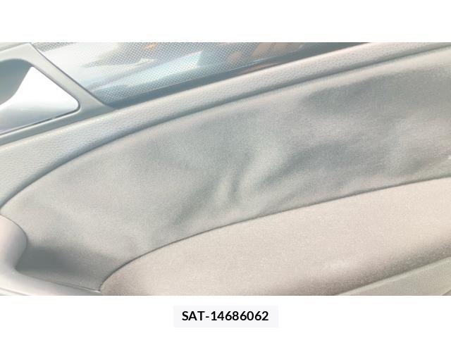 VolksWagen GOLF 2009-06 7563083-23