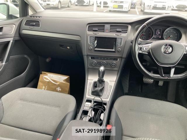 VolksWagen GOLF 2013-09 7621318-12