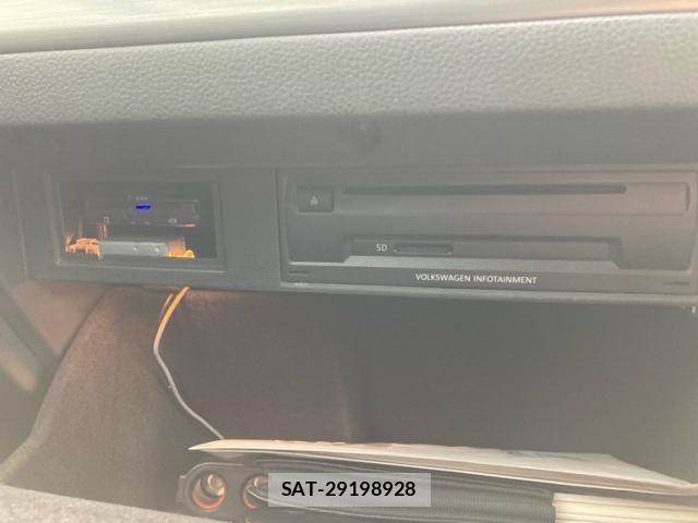 VolksWagen GOLF 2013-09 7621318-25
