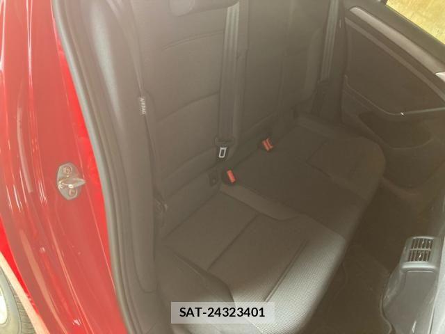 VolksWagen GOLF 2019-02 7621319-12