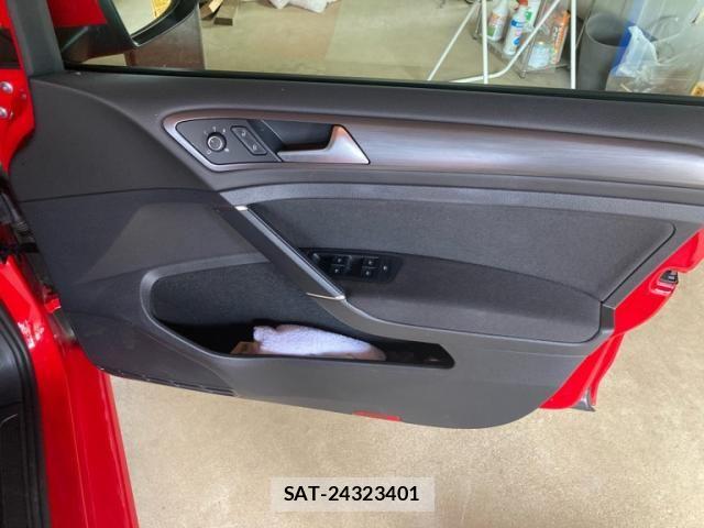 VolksWagen GOLF 2019-02 7621319-15