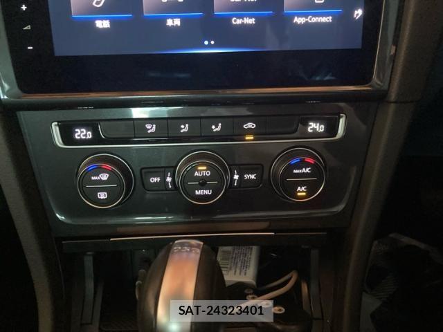 VolksWagen GOLF 2019-02 7621319-21