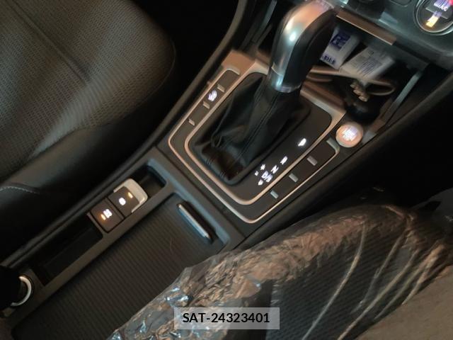 VolksWagen GOLF 2019-02 7621319-22