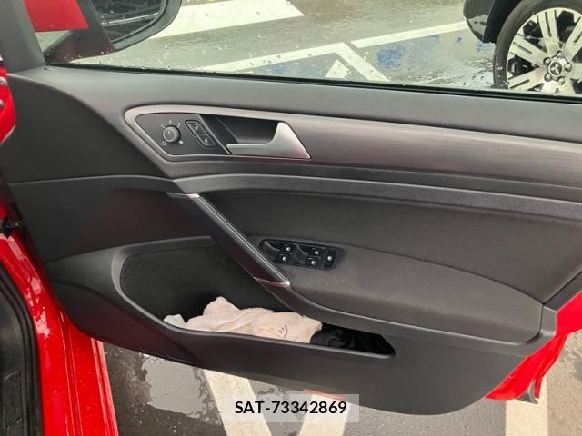 VolksWagen GOLF 2018-08 7730703-12