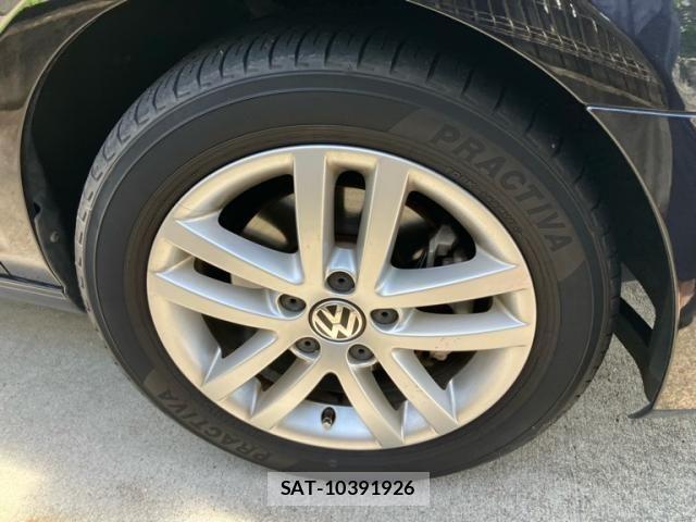 VolksWagen GOLF 2011-08 7790496-9