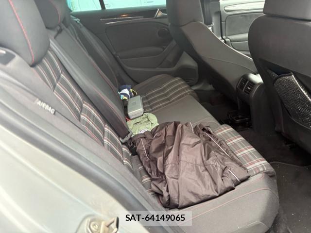 VolksWagen GOLF 2010-11 7880469-10