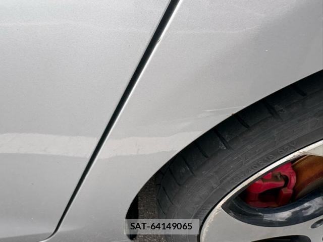 VolksWagen GOLF 2010-11 7880469-12