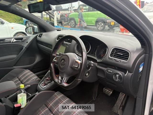 VolksWagen GOLF 2010-11 7880469-14