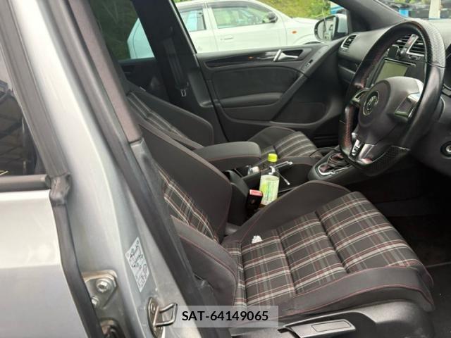 VolksWagen GOLF 2010-11 7880469-15