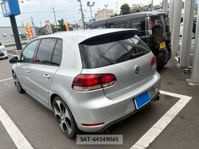 VolksWagen GOLF 2010-11 7880469-1