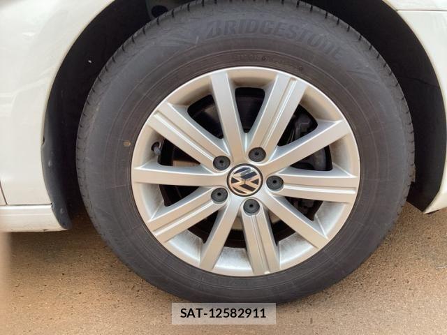 VolksWagen GOLF 2013-02 8039168-8