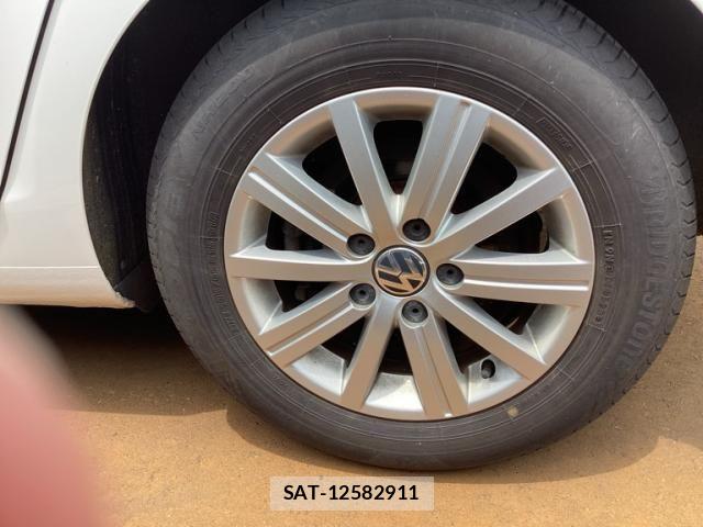VolksWagen GOLF 2013-02 8039168-9
