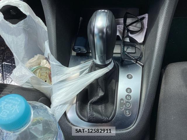 VolksWagen GOLF 2013-02 8039168-17