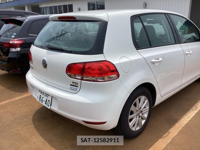 VolksWagen GOLF 2013-02 8039168-2
