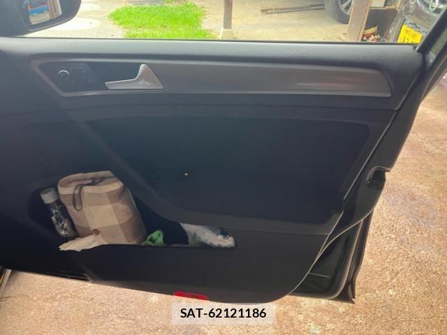 VolksWagen GOLF 2015-03 8039166-11