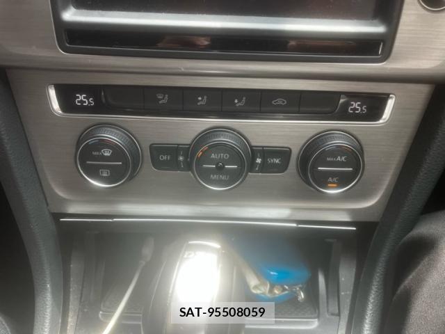 VolksWagen GOLF 2016-02 8076131-14