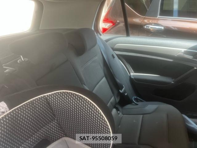 VolksWagen GOLF 2016-02 8076131-6