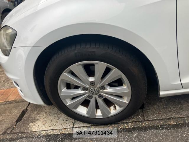 VolksWagen GOLF 2014-01 8211006-9