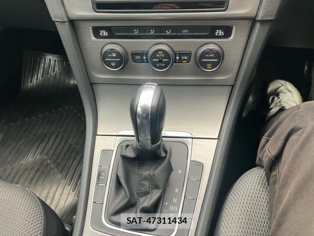 VolksWagen GOLF 2014-01 8211006-19