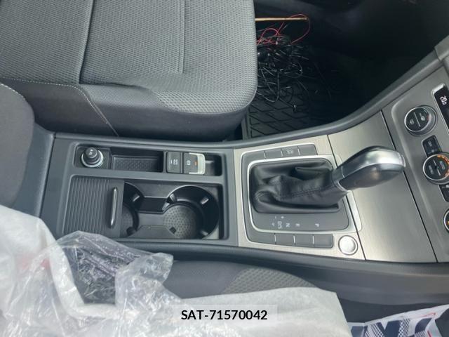 VolksWagen GOLF 2015-02 8232396-11