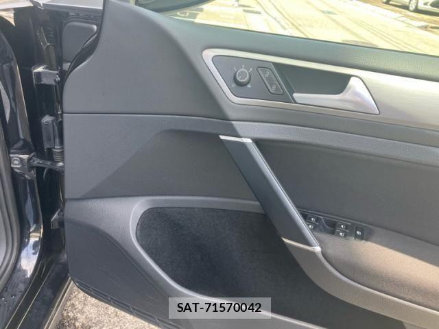 VolksWagen GOLF 2015-02 8232396-7