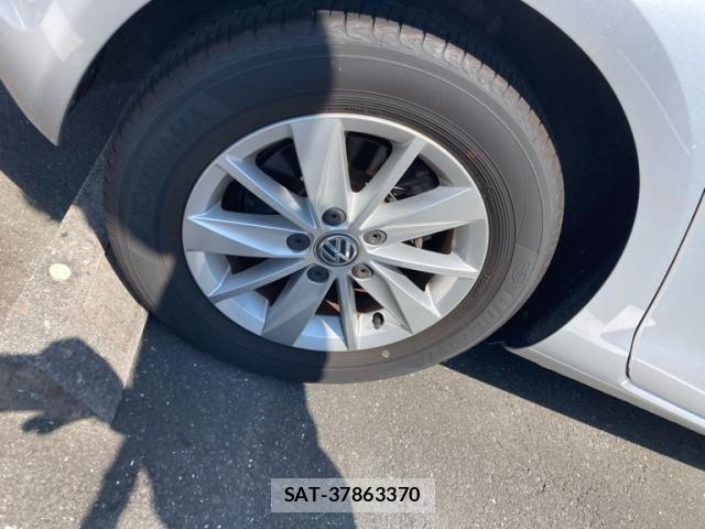 VolksWagen GOLF 2013-09 8247152-4