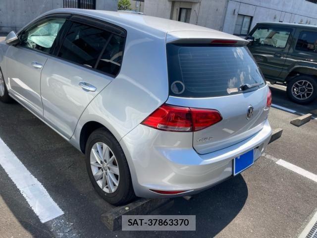 VolksWagen GOLF 2013-09 8247152-5