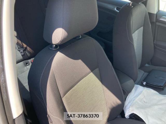 VolksWagen GOLF 2013-09 8247152-7