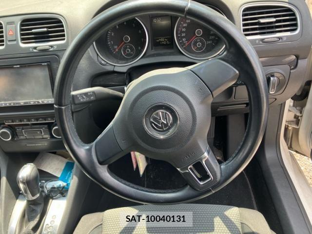 VolksWagen GOLF 2011-08 8318068-15