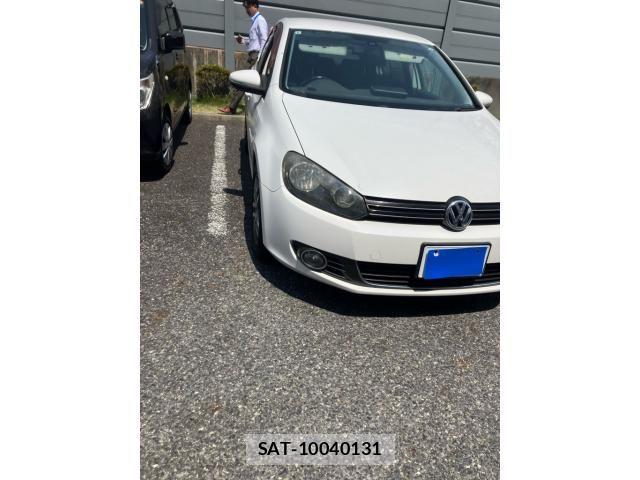 VolksWagen GOLF 2011-08 8318068-1