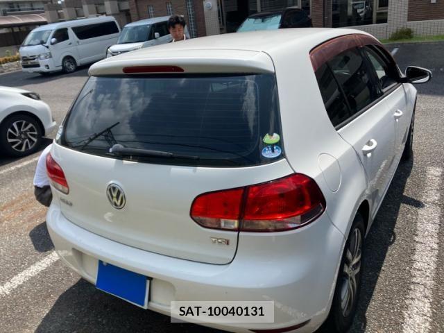 VolksWagen GOLF 2011-08 8318068-4