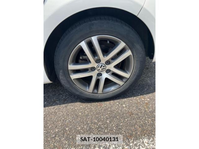VolksWagen GOLF 2011-08 8318068-7