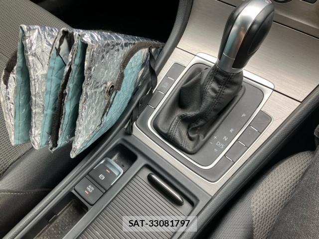 VolksWagen GOLF 2015-04 8318063-18