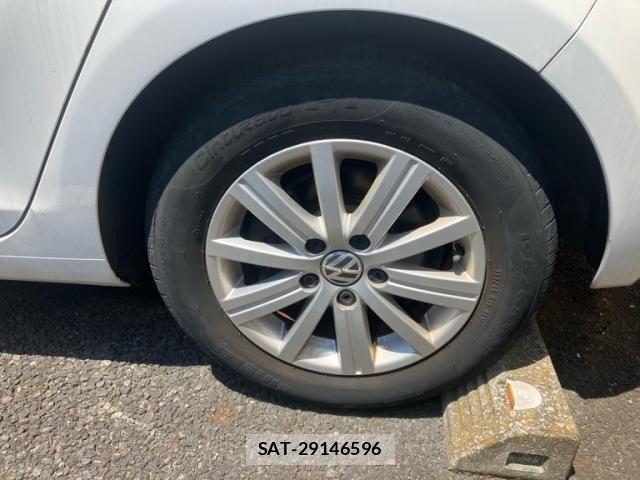 VolksWagen GOLF 2011-09 8318067-9
