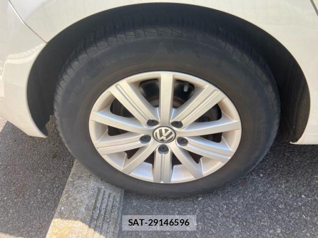 VolksWagen GOLF 2011-09 8318067-12